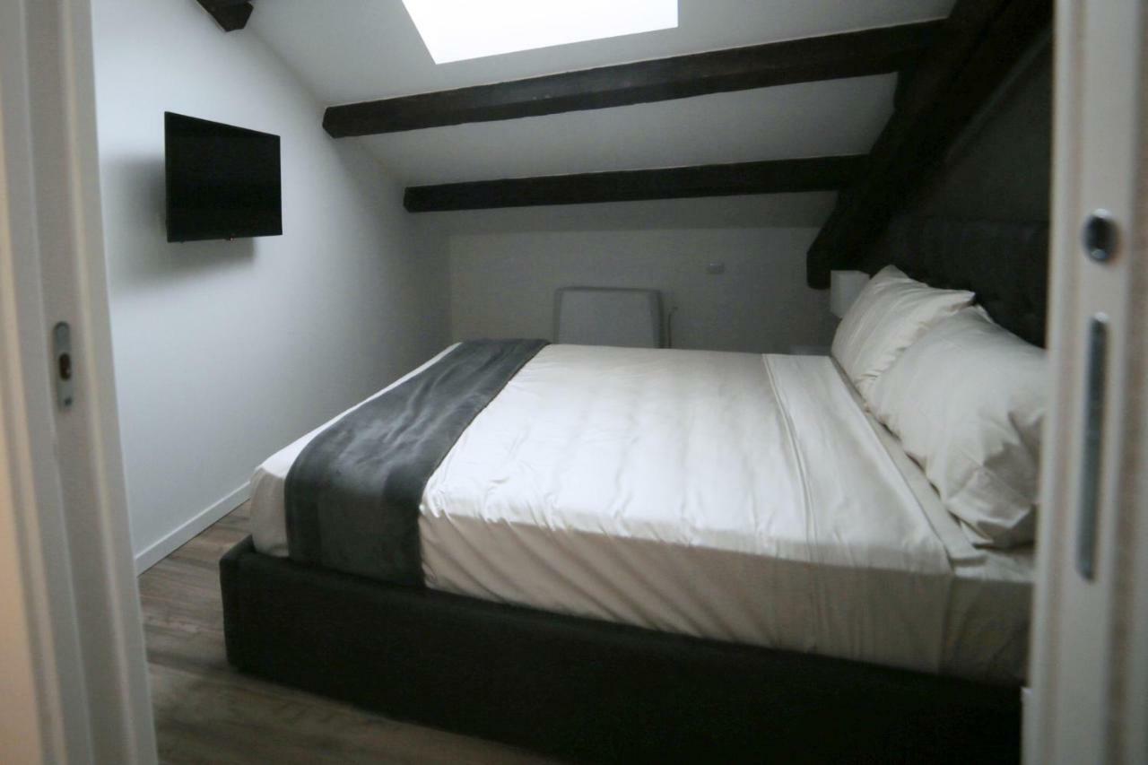 Moscova Attic Near Duomo Apartment Милано Екстериор снимка